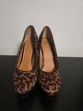 Rouge Helium Leopard Print Round-Toe Pumps in Brown